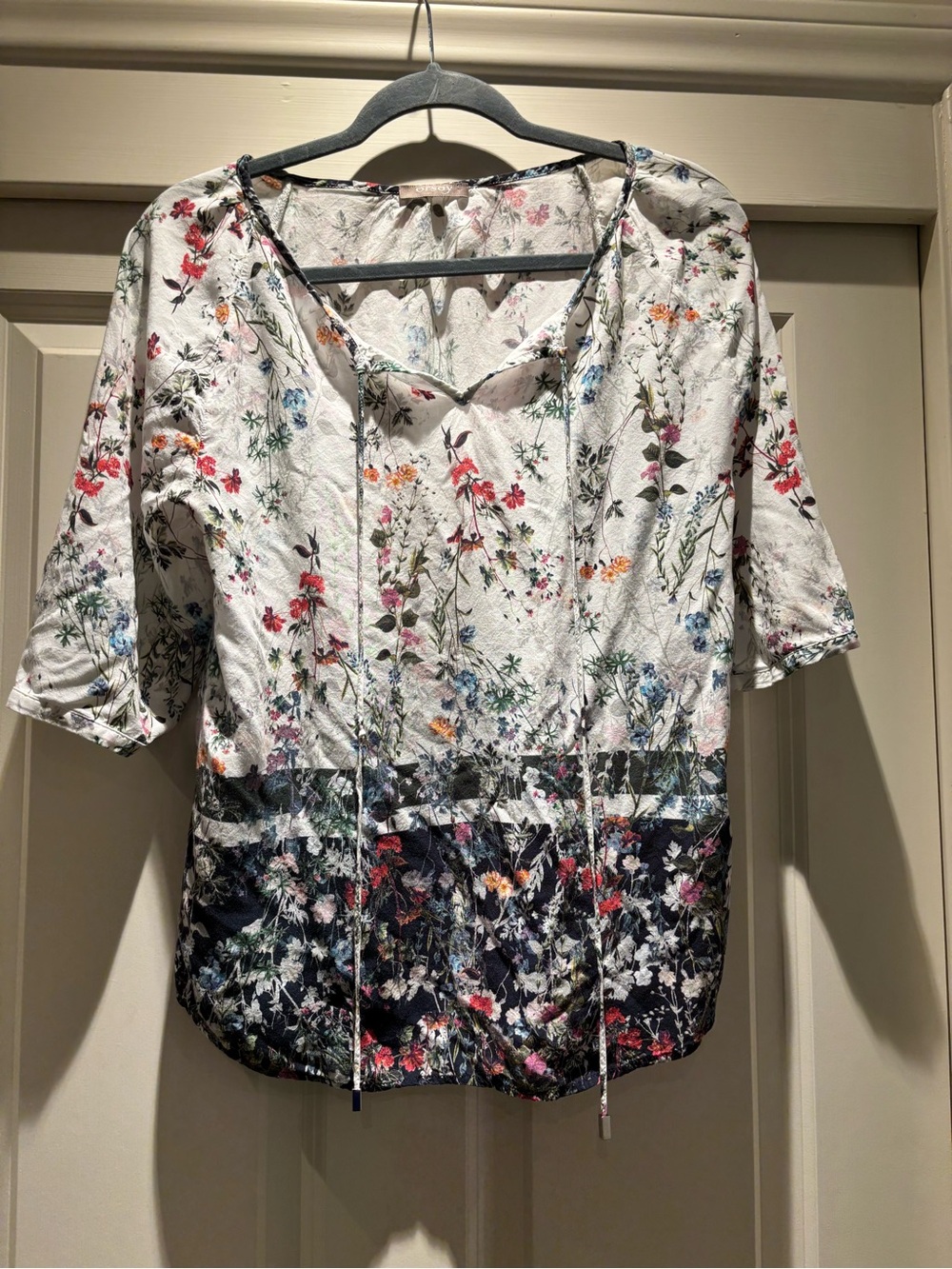 Floral Split-Hem V-Neck Women's Blouse - White with Multicolor Floral
